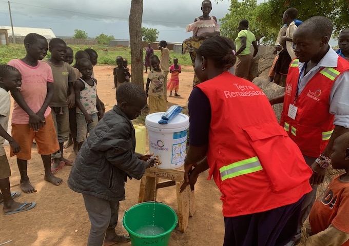 ウガンダ北部の南スーダン難民居住区に、手洗い設備を設置しました！