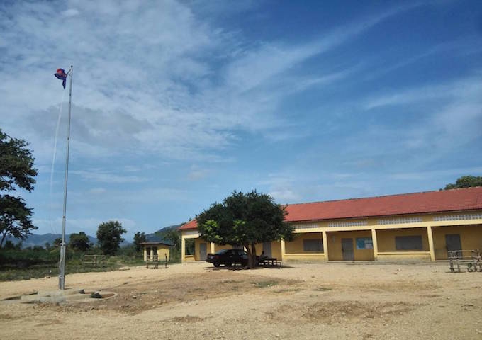 みんなで綺麗な校舎に！オウ・チェットプラム小学校