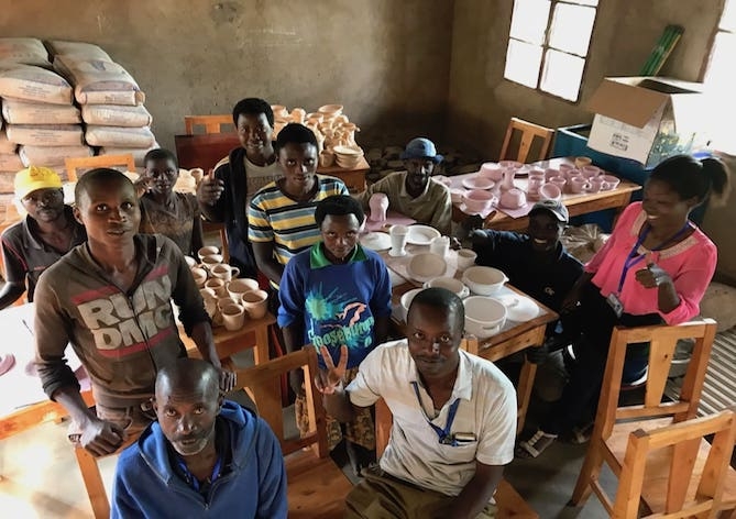 「受益者は、グループで運営するスキルも必要としています。」