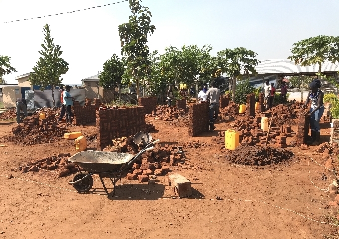 難民の人々の持つ困難、地道な歩み寄り