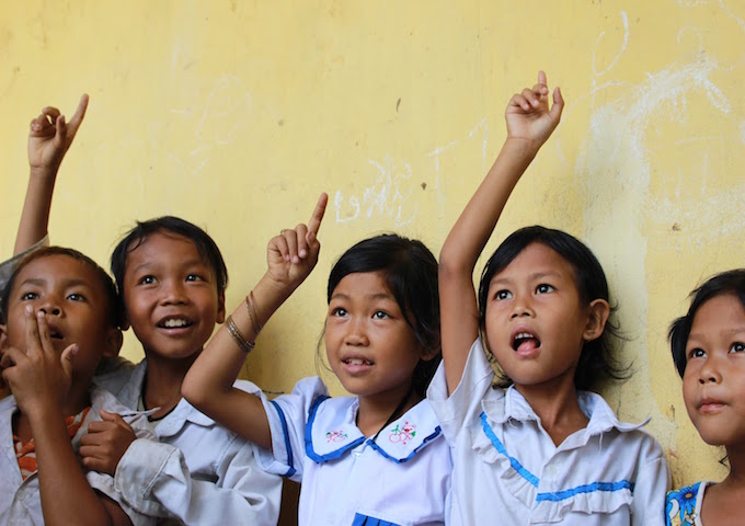 サムロイ・チェン村、穂高小学校の屋根の修理が完了しました！
