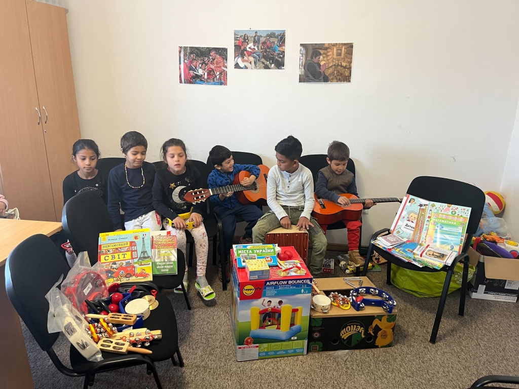 ■支援事例②:子どもたち向けにロマの楽器の提供 ■支援事例②:子どもたち向けにロマの楽器の提供