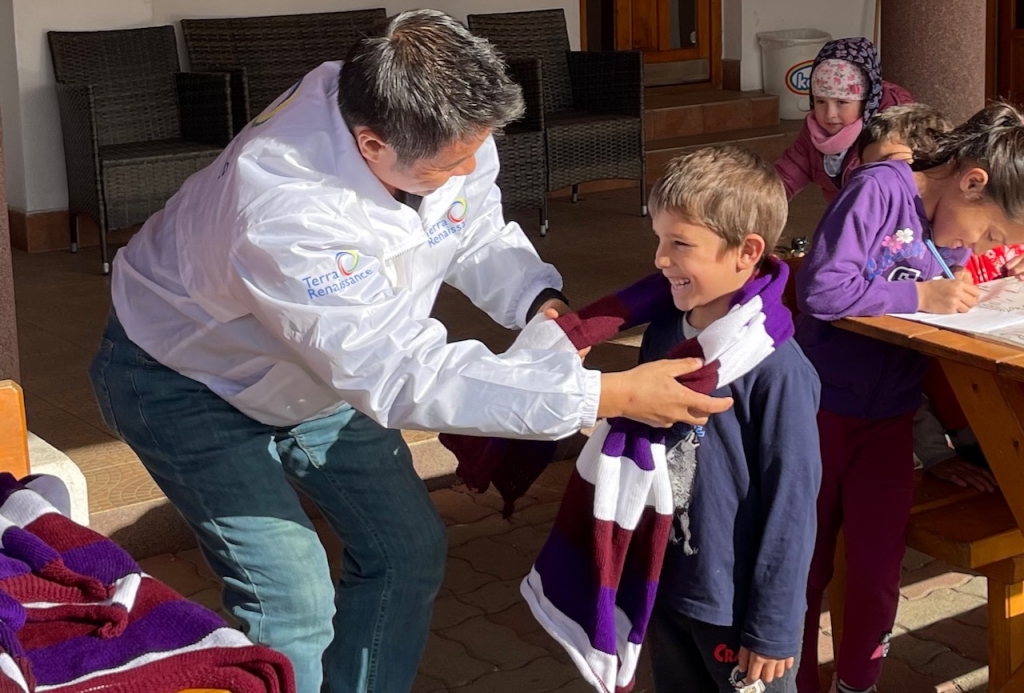 ■支援事例③:編み物・刺繍による社会貢献と、対価としての現金給付 ■支援事例③:編み物・刺繍による社会貢献と、対価としての現金給付