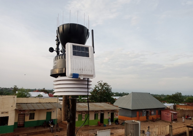 ①気象計測器の設置、技術・管理体制のサポート