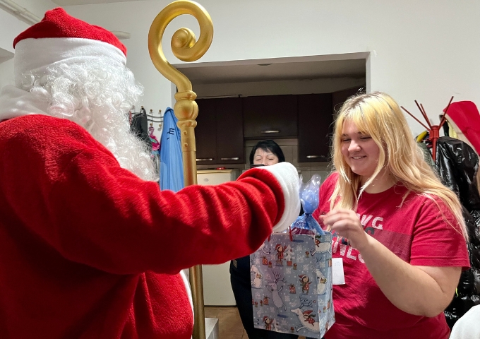 ◼︎子どもたちにサンタクロースからプレゼント
