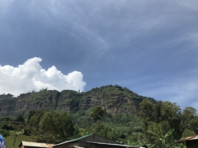 ウガンダの過去と現在の課題 ウガンダの過去と現在の課題